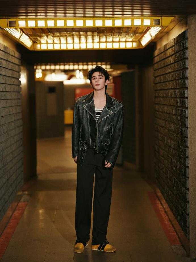 夏之光这次不藏着掖着了直接被夏之光帅晕，终于不藏着掖着放出十八宫格大片，每张都质