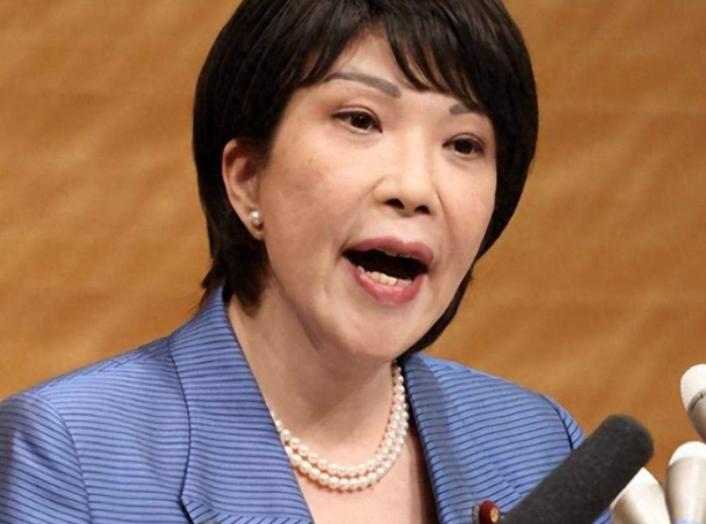 特朗普对高市施压不让她挑衅中国，资本自卫队称能击沉福建舰，我方8个字回应斩钉截铁