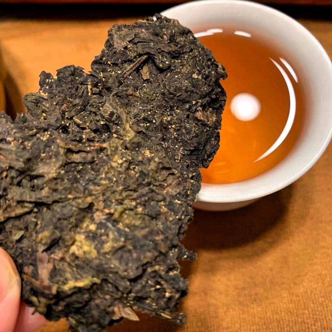 放下执念，喝茶的尽头，从来不是普洱茶，也不是岩茶，是什么茶都可以喝。从来就没有什