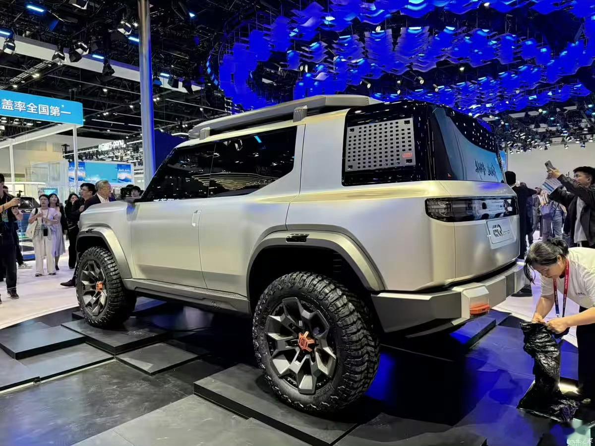 东风正式发布东方风起2030战略规划：目标冲击全球年销量500万辆，新能源车型占