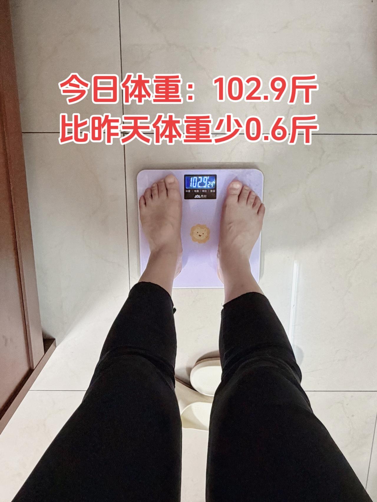 自律减脂健康餐，目标95斤，加油
今日减脂早餐：南瓜+鸡蛋+番茄+黑咖啡