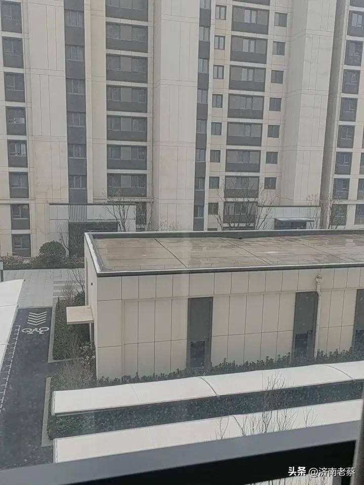 天南地北大拜年瑞雪兆丰年，愿所有美好都如约而至。