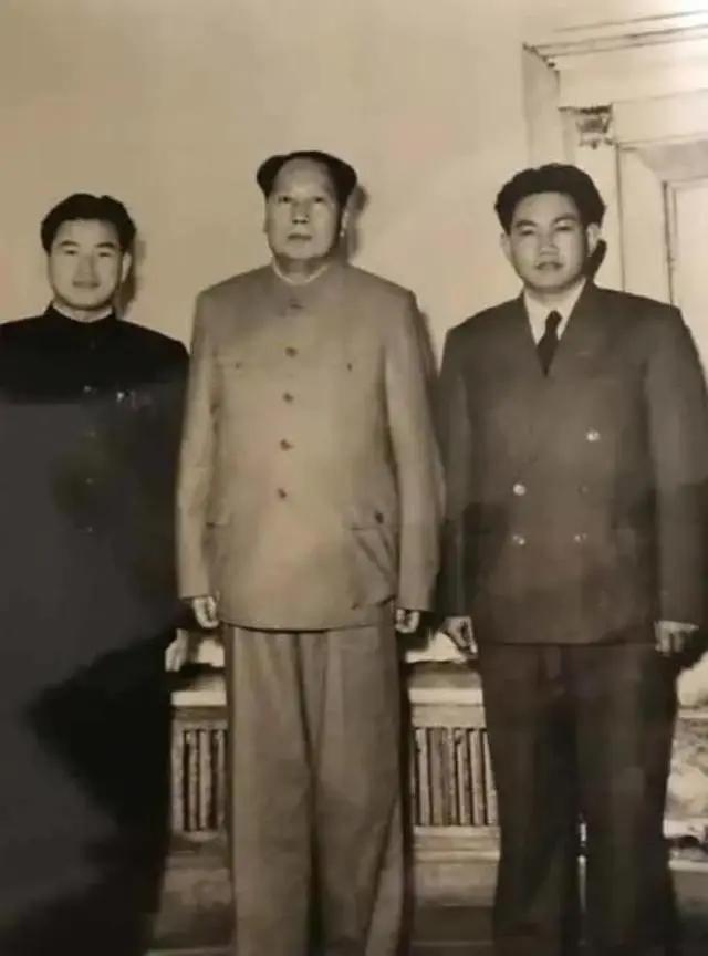 1957年，张仙朋去看望毛主席，临走前伟人给他装了饼干：都让小张同志拿走吧
张仙