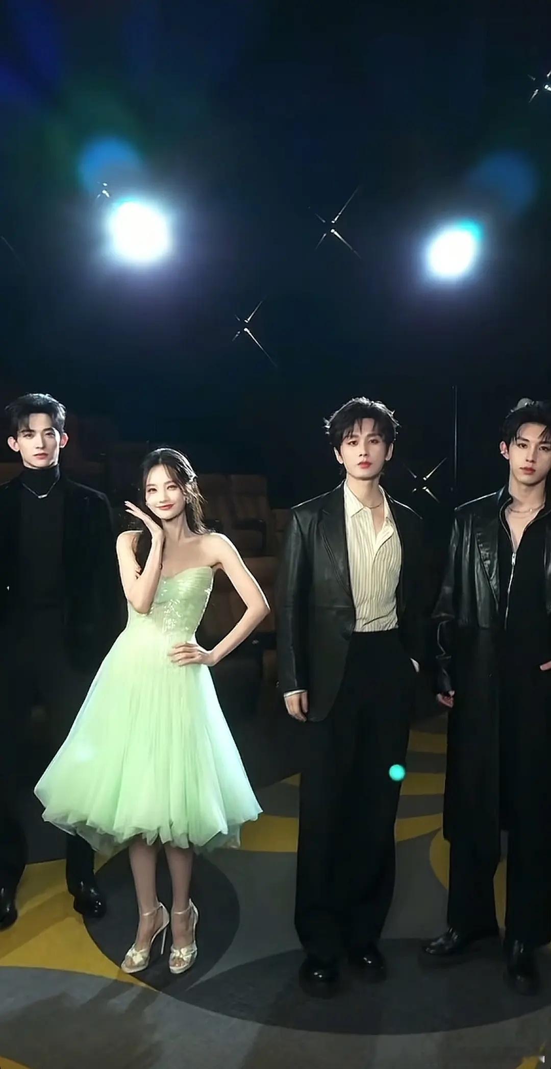 抖全员合拍，谁看起来像男主？[笑而不语] ​​​