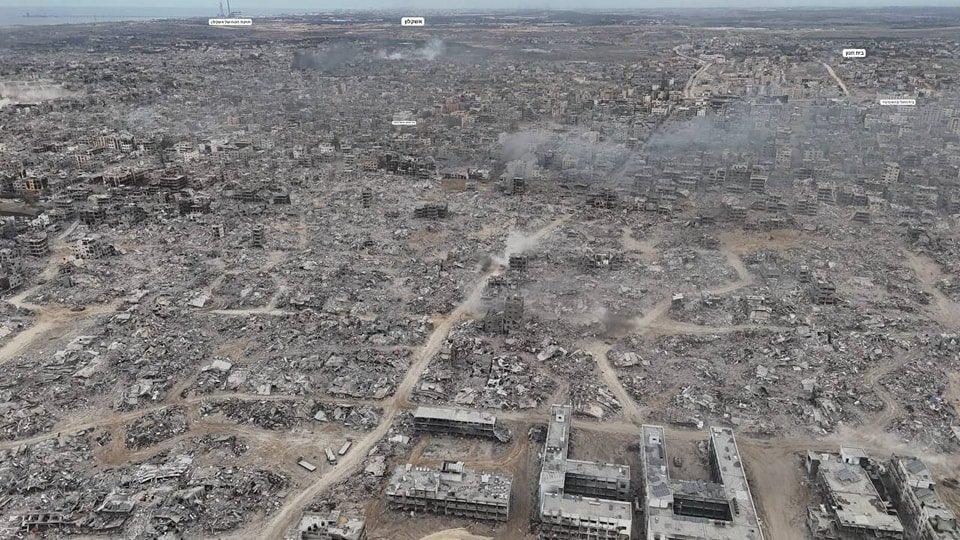 相比加沙（图1），以色列还是相当繁华（图2）。