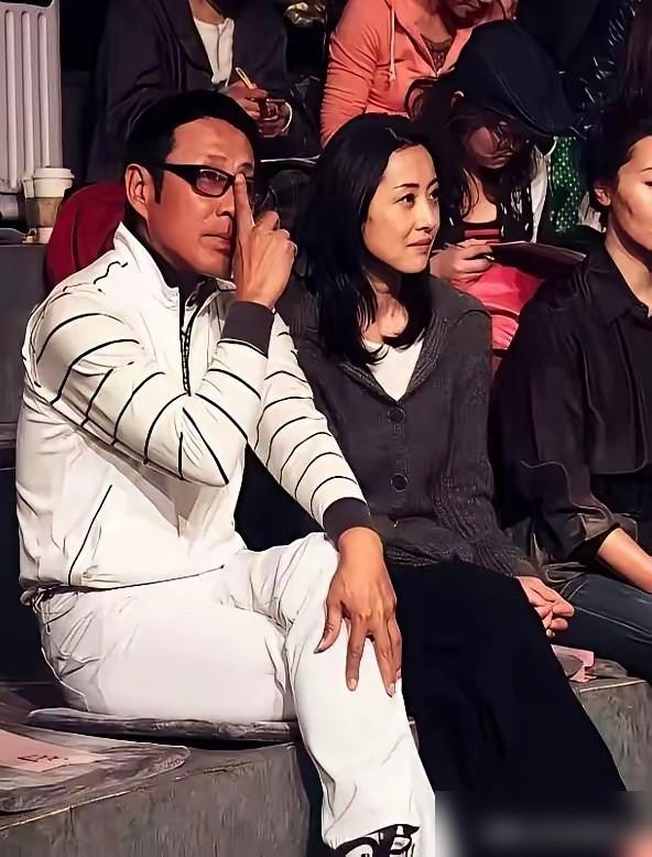 陈道明当众把左小青骂哭，“你到底会不会演戏！” 转头又给她买吃的，说这是“激将法