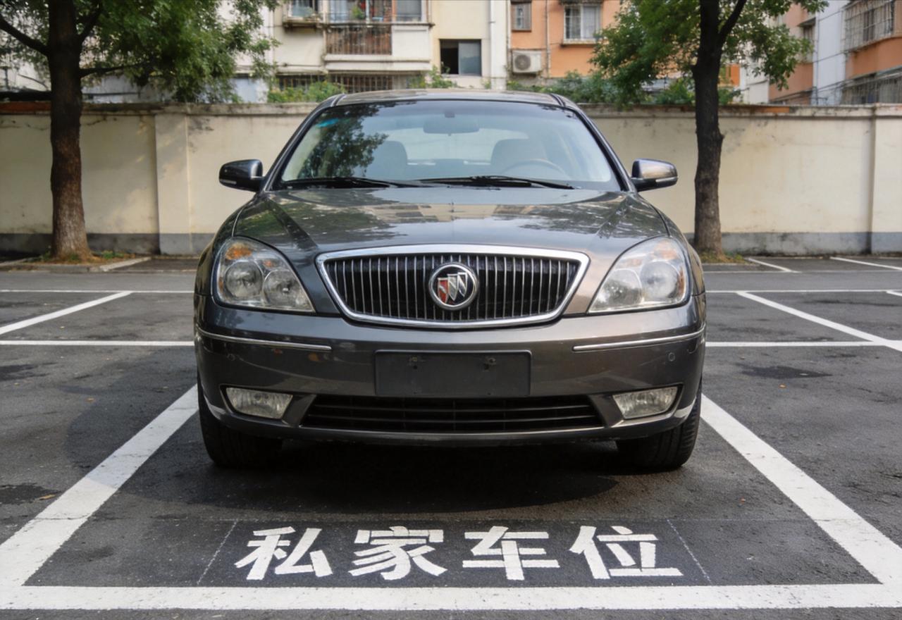 8万车位被占8天，女车主扒出后连单位连夜出手

业主花8万买的私人车位，被陌生女