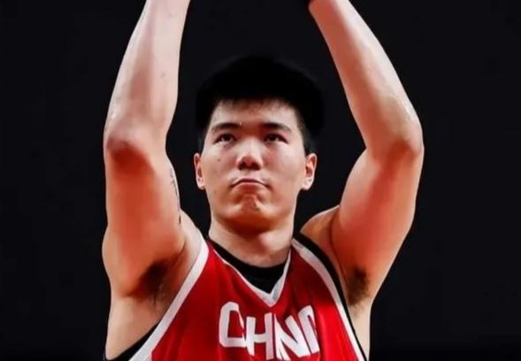 内线表现出彩！焦泊乔17分8篮板撑起禁区进攻
 
焦泊乔本场交出17分8篮板的优