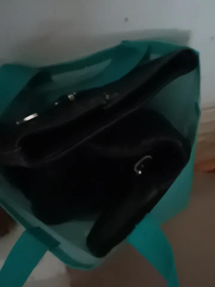 人一到岁数大了，就都自然而然的在生活习惯和穿衣戴帽等，各方面有很大变化。
   