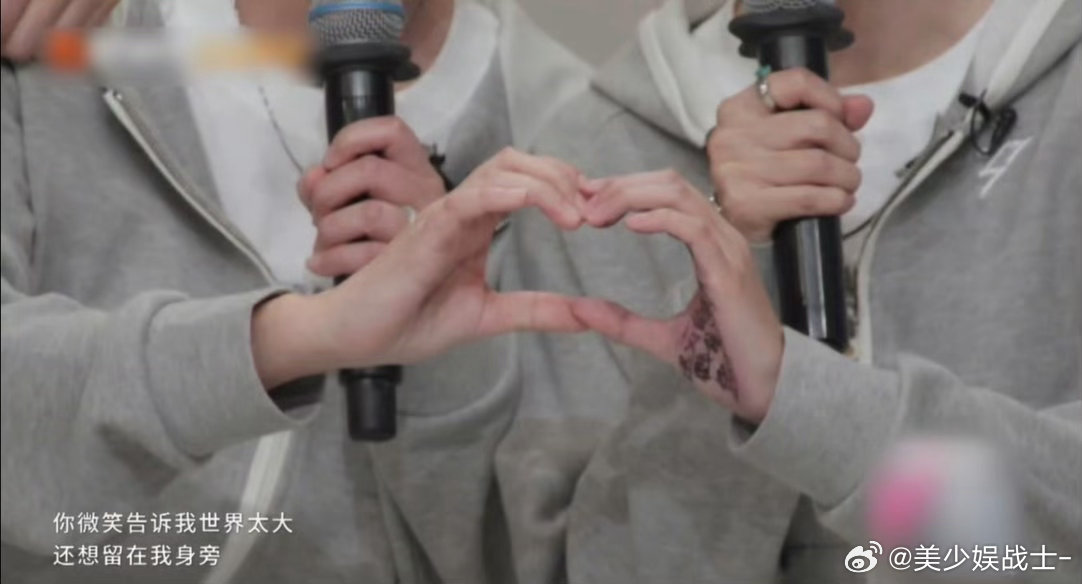 侯宇小考写了一整个手的小抄浪姐一公小考 笑到捶桌！侯宇把小抄写满一整只手，这是把