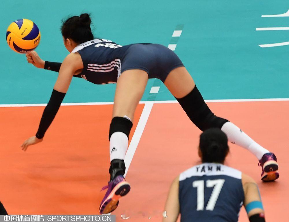 丁霞鱼跃救球 朱袁张1块2毛9 中国女排