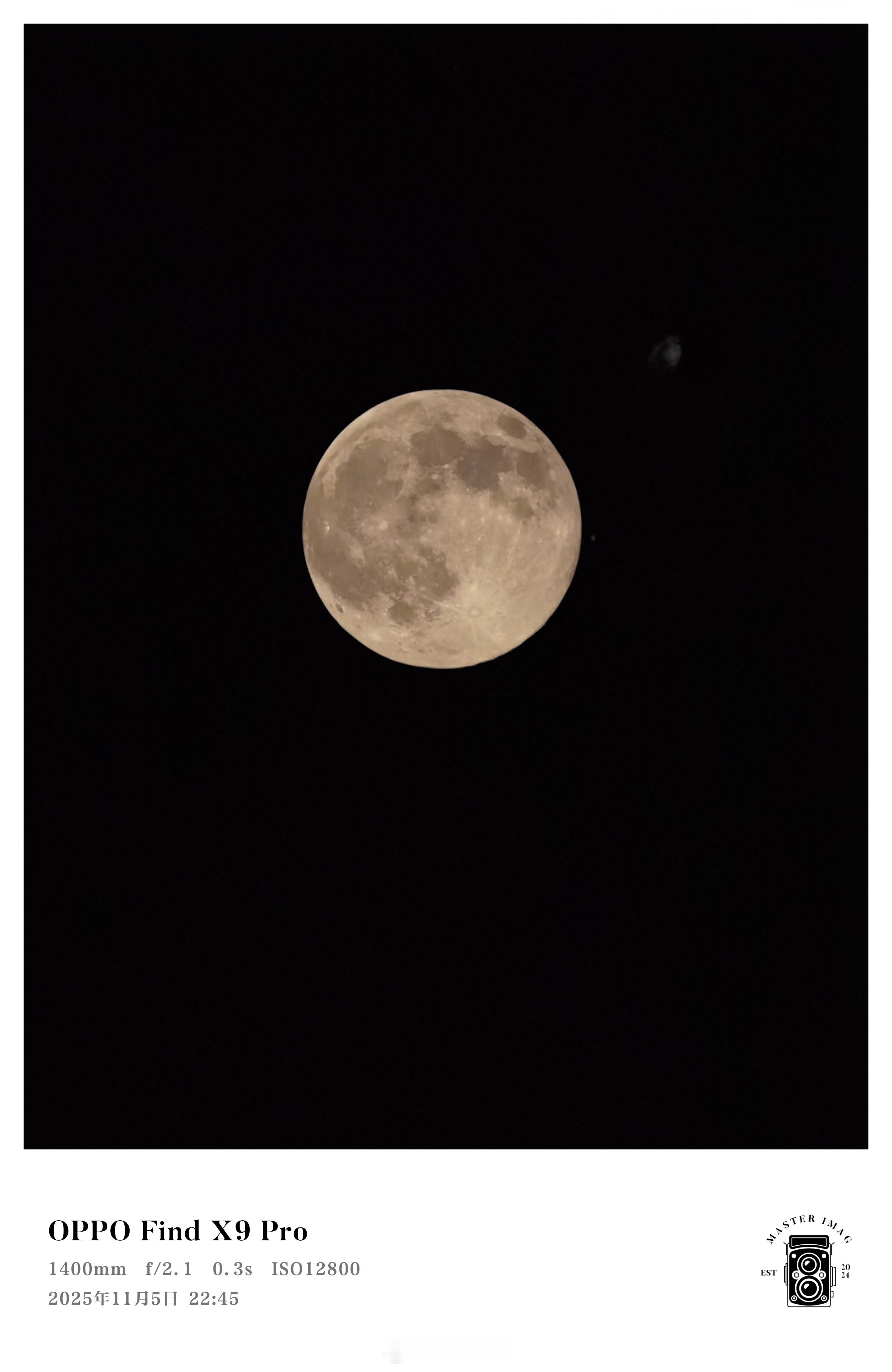 超级月亮今天是2025年月亮离地球最近的一次又是影像旗舰比拍月亮的时候了评论区拍