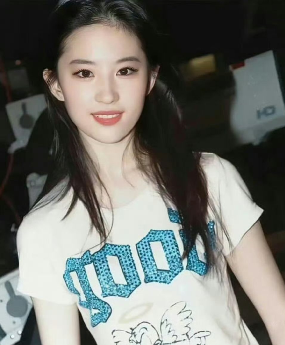 刘亦菲北电时期旧照人美心善的刘亦菲完全是白月光级别的 女娲下辈子我也想长刘亦菲一