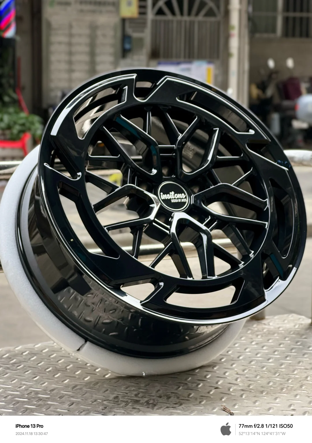insitons IH-05 x 腾势D9