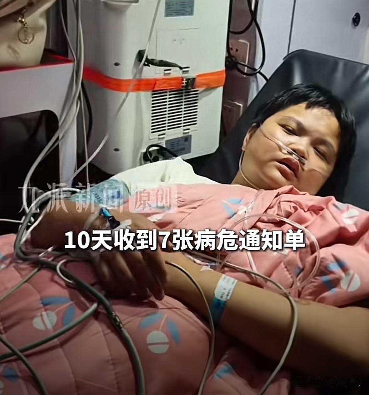 那个重庆地铁吐血脱下外套擦干净的女孩胡心瑶，今年才23岁。她明明自己生命都已经到