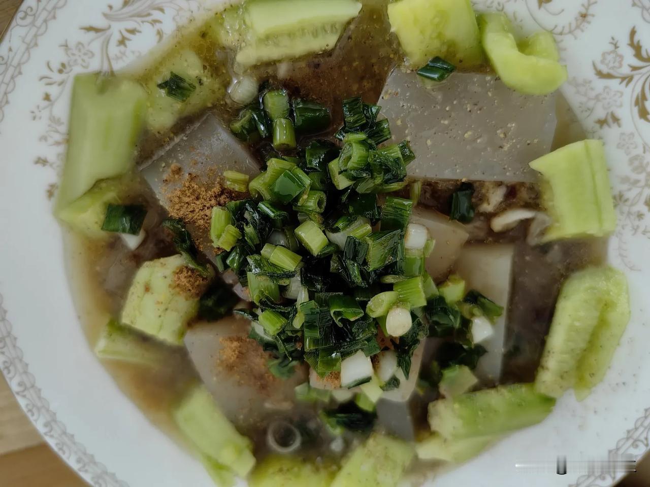 骑自行车喝酒算不算酒驾、醉驾？
看着这满桌子的美食，我也是馋的够呛，喝吧！我骑着