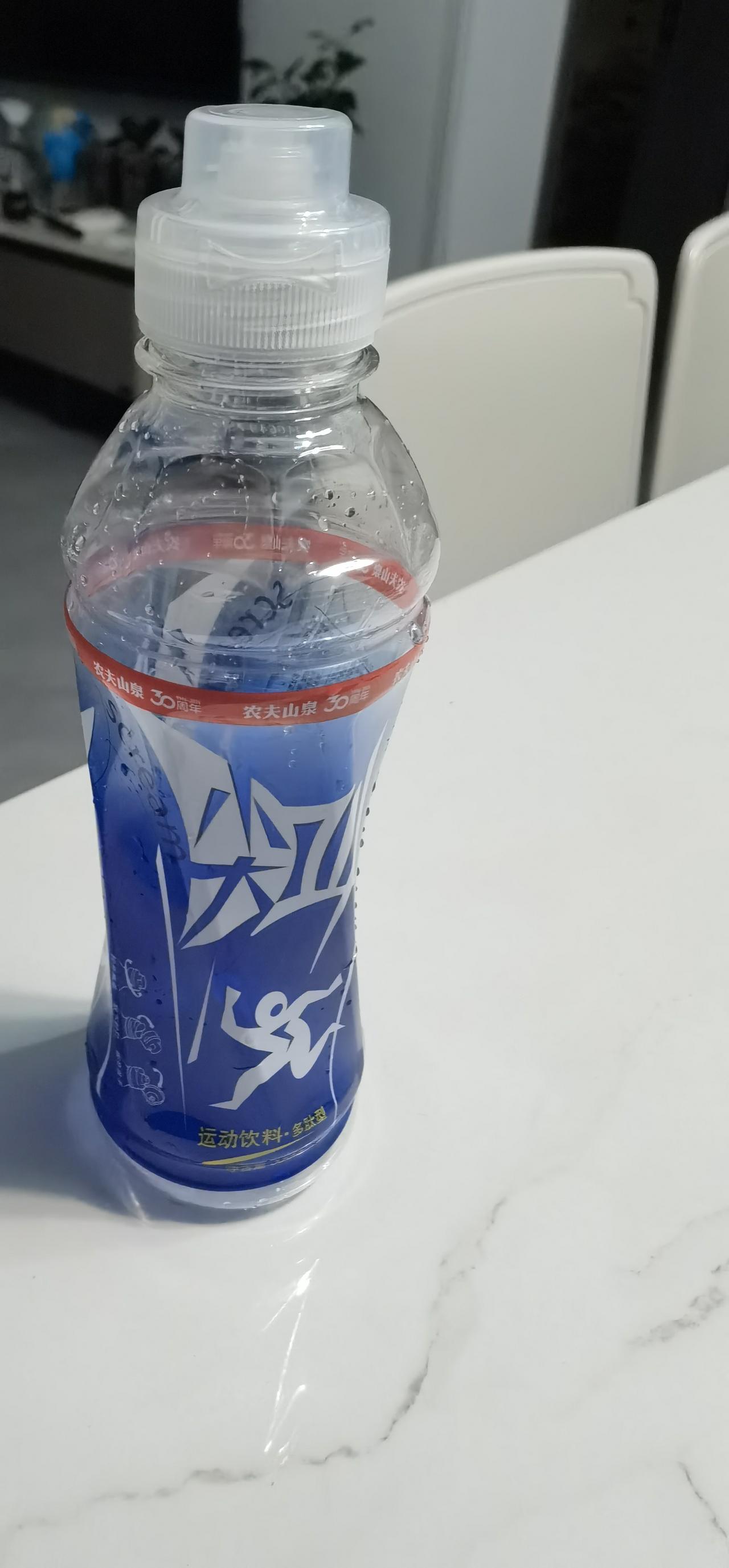 刚刚，去门口副食品店买了一瓶汽水。
付款成功。
多问了一句，这是不是老二的烟酒店