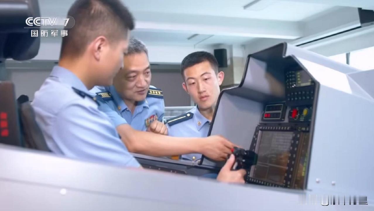 彩！
图1，我国战机的模型模拟器，不得不说，虽然没有全貌，从实际情况来看，应该是