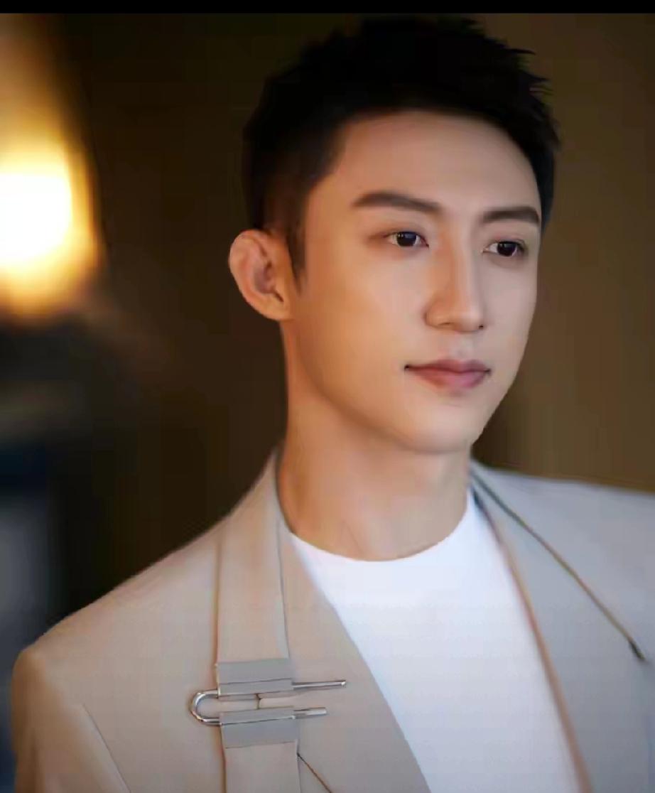 家人们谁懂啊！300万一张船票，中国飞船首批商业太空游客名单定了，9人身份曝光，