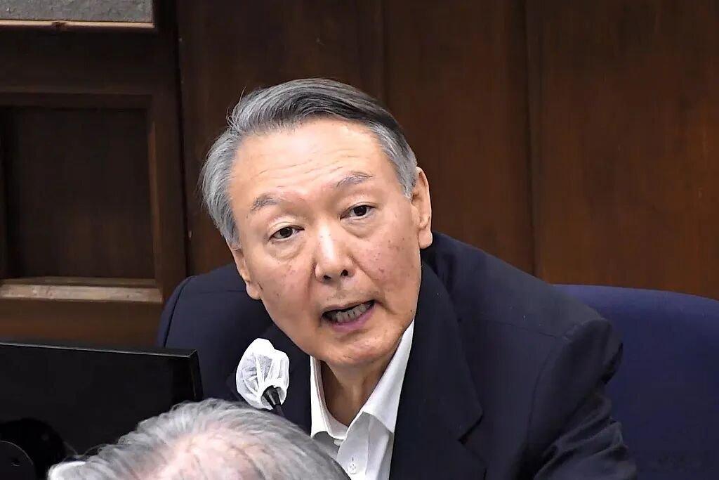 尹锡悦一审被判30年  尹锡悦一审被判30年 昔日大权在握，如今沦为阶下囚。妄图