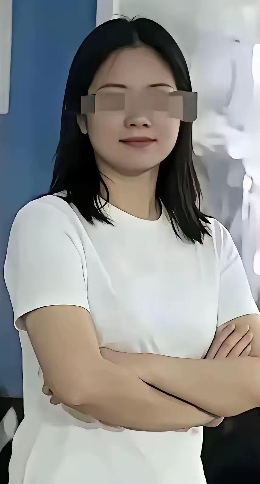 长沙霸占车位干部彭某某已被停职。
本来就是小事一桩，也许是因为平时被下属称副处（