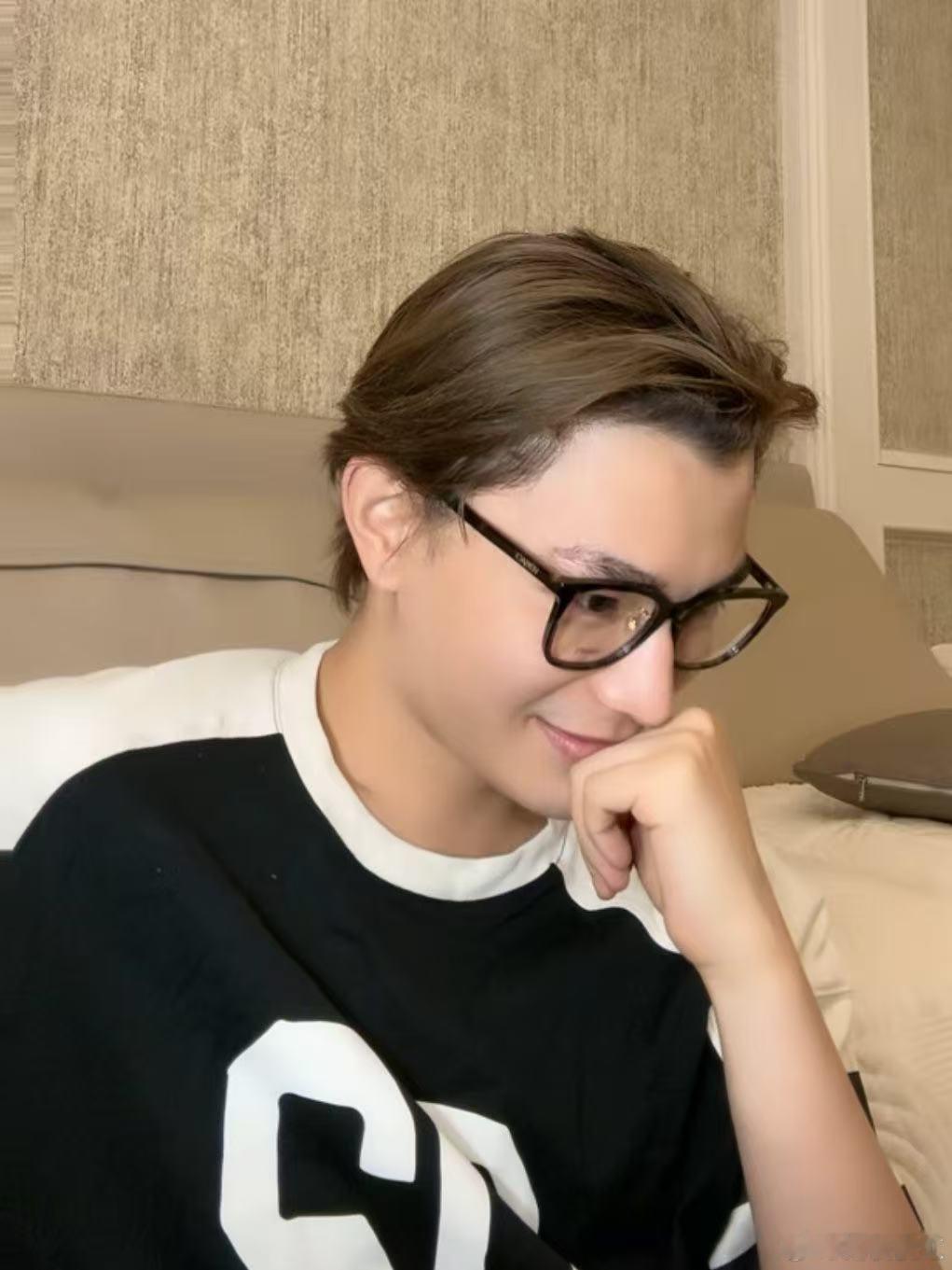 丁禹兮上班朴素关下班什么事 中餐厅名场面 中餐厅 好喜欢丁禹兮素颜直播的松弛感！