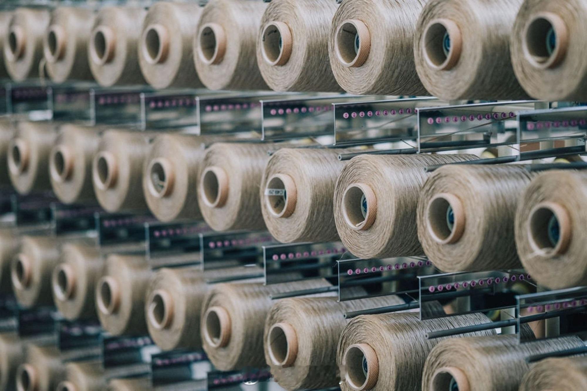 可持续发展还得看宝马。凭借亚麻纤维部件宝马荣膺“JEC 复合材料创新奖”（汽车与