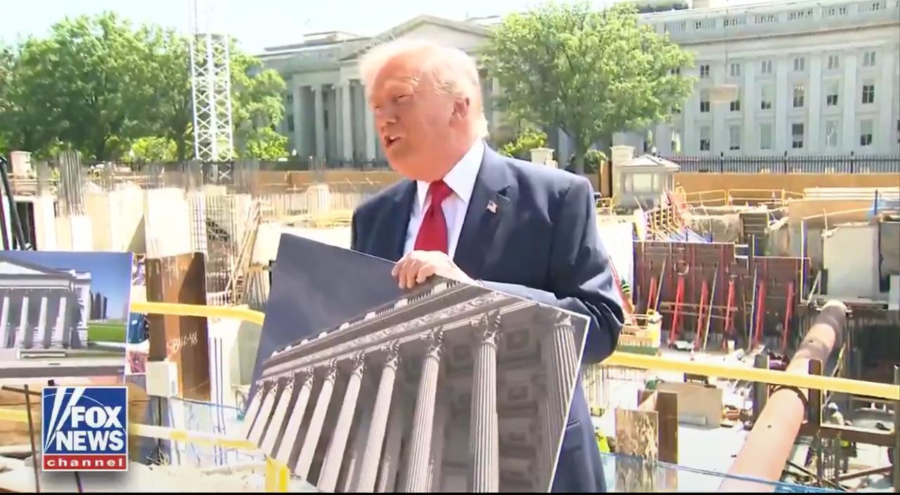 特朗普太心急了，这几天一直跑工地监督工程进度，而且自己还捐款了一些钱！
特朗普访