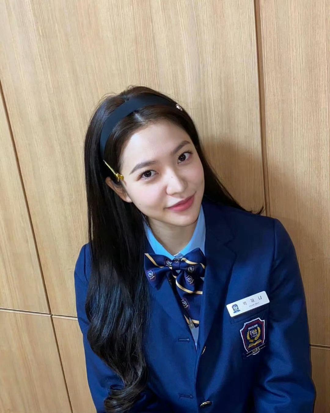 👧🏻👔👧🏻 ​​​
