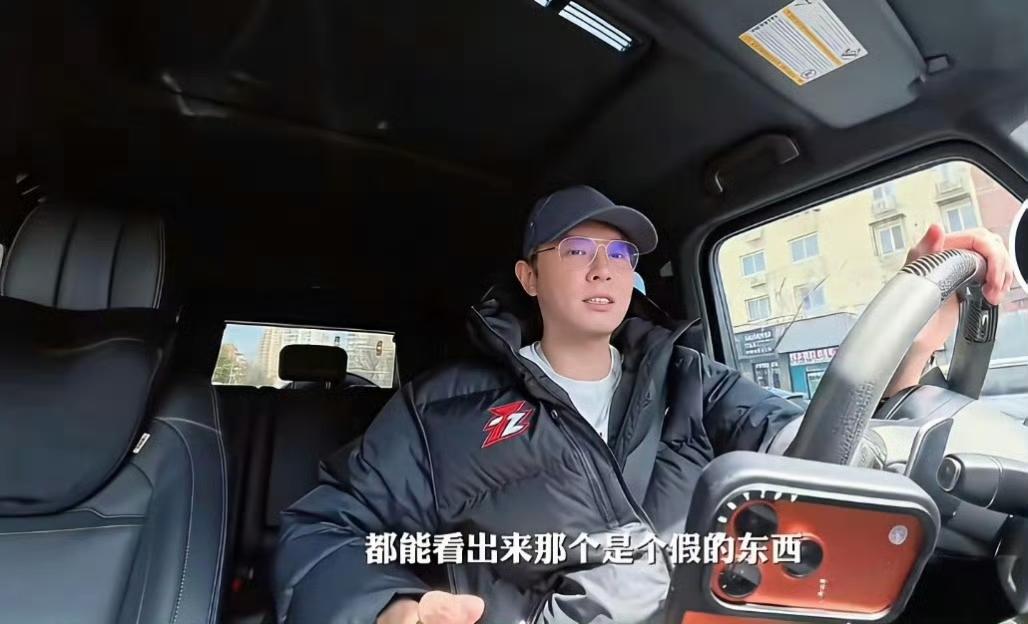 张嘉倪前夫买超发布澄清视频，正式回应近期传闻。他在视频中明确否认与邵晴再婚及女方