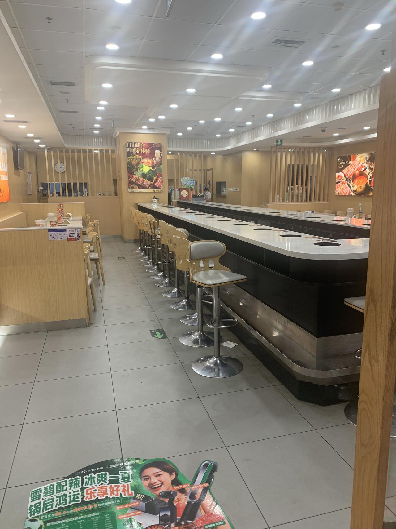 大家应该都记得，以前去呷哺呷哺吃个饭，还要拿号，排队。现在去呷哺呷哺吃饭，里面没
