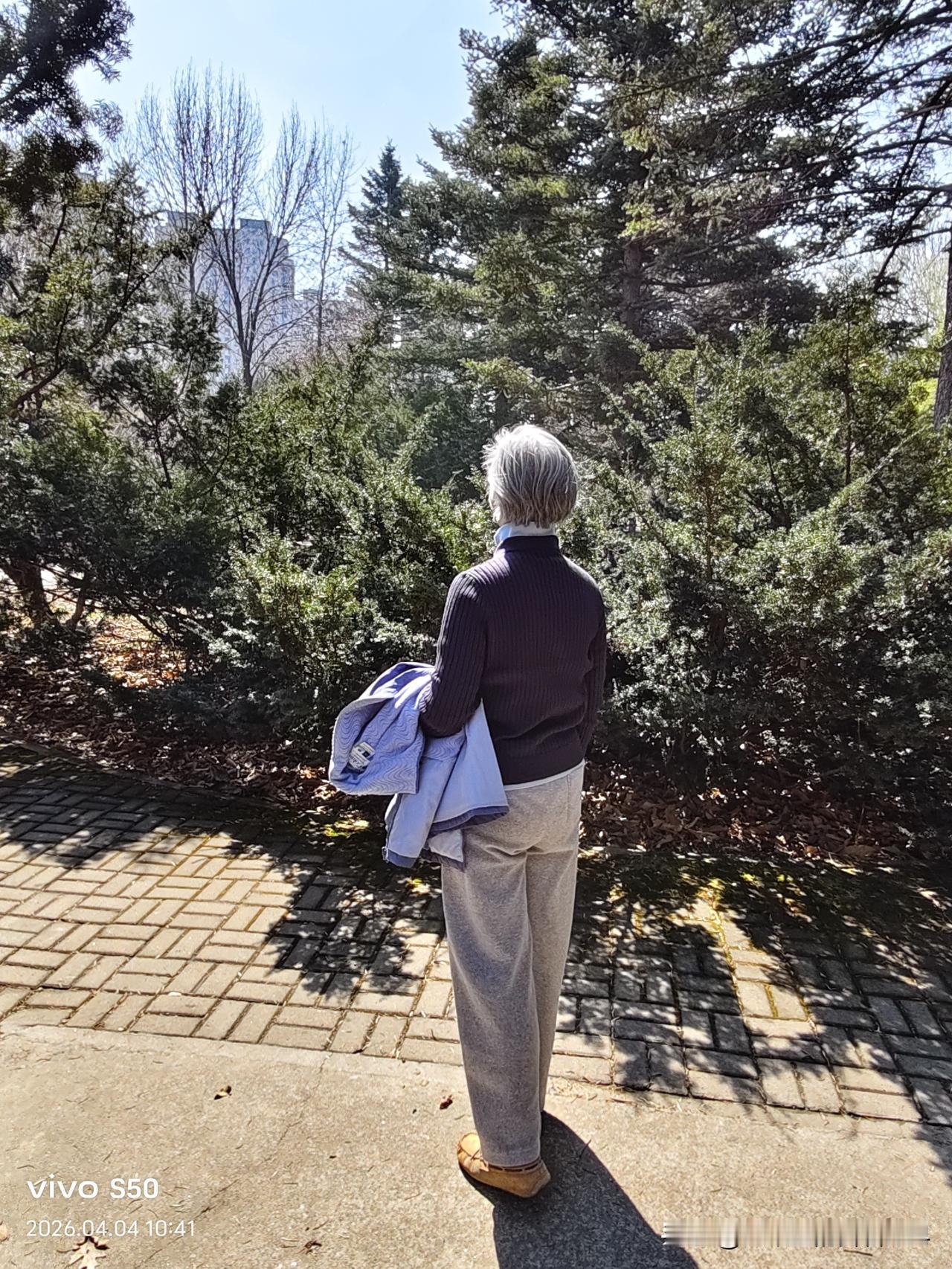 年年顺顺利利，求下联下联:岁岁健健康康。我只求健康平安，有了健康才能享受生活，才