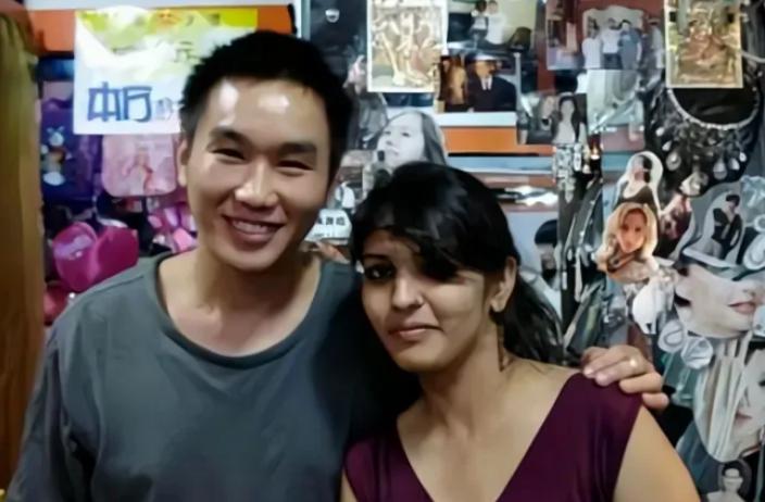 [微风]2012年，19岁的印度女孩莫迪娜，听说中国男人不打老婆、女人能挣钱，连