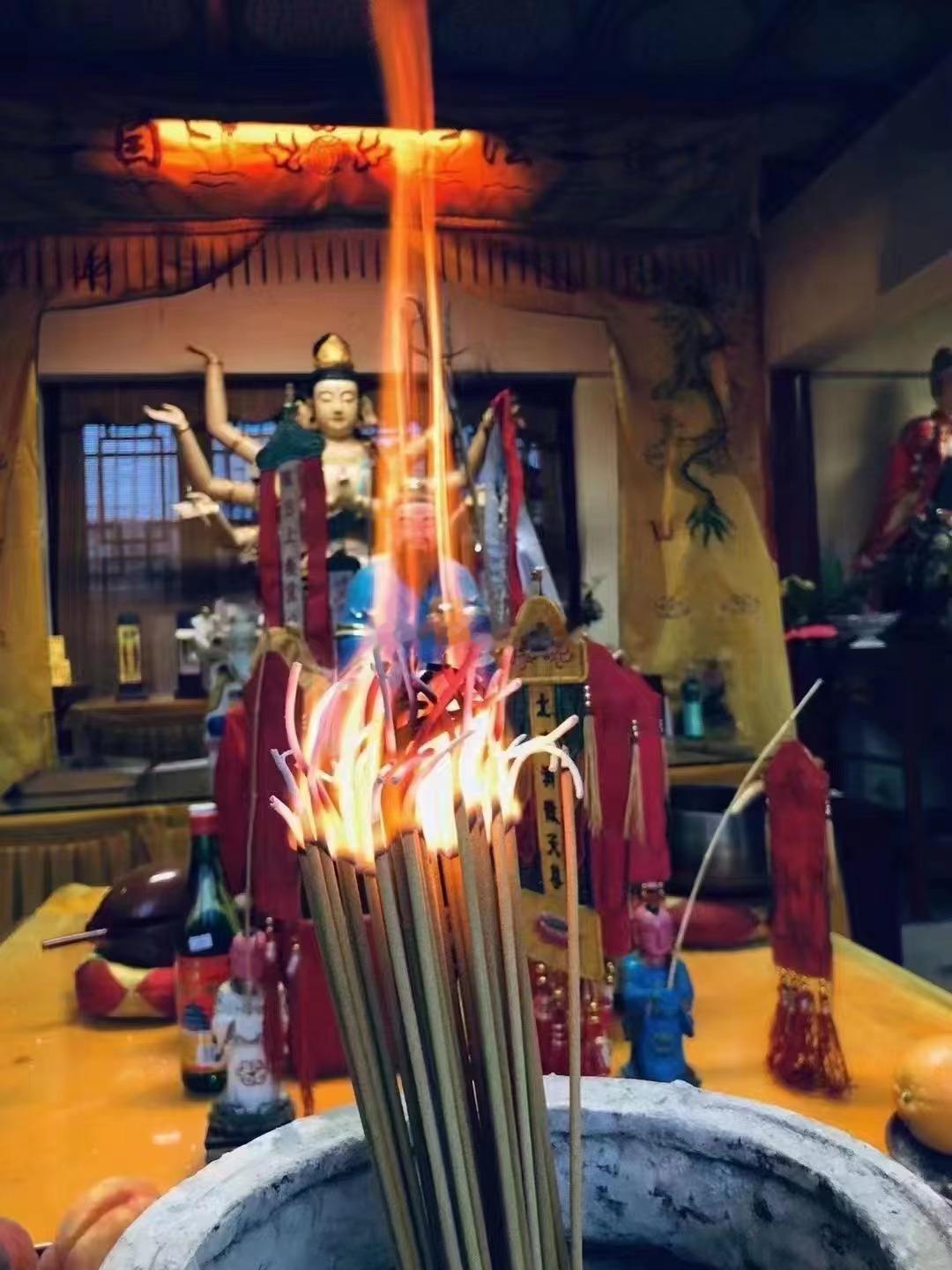 焚香启愿，燃灯增慧🙏恭祈文殊、文昌护佑万千考生：心神安定，才思泉涌，考场无碍，