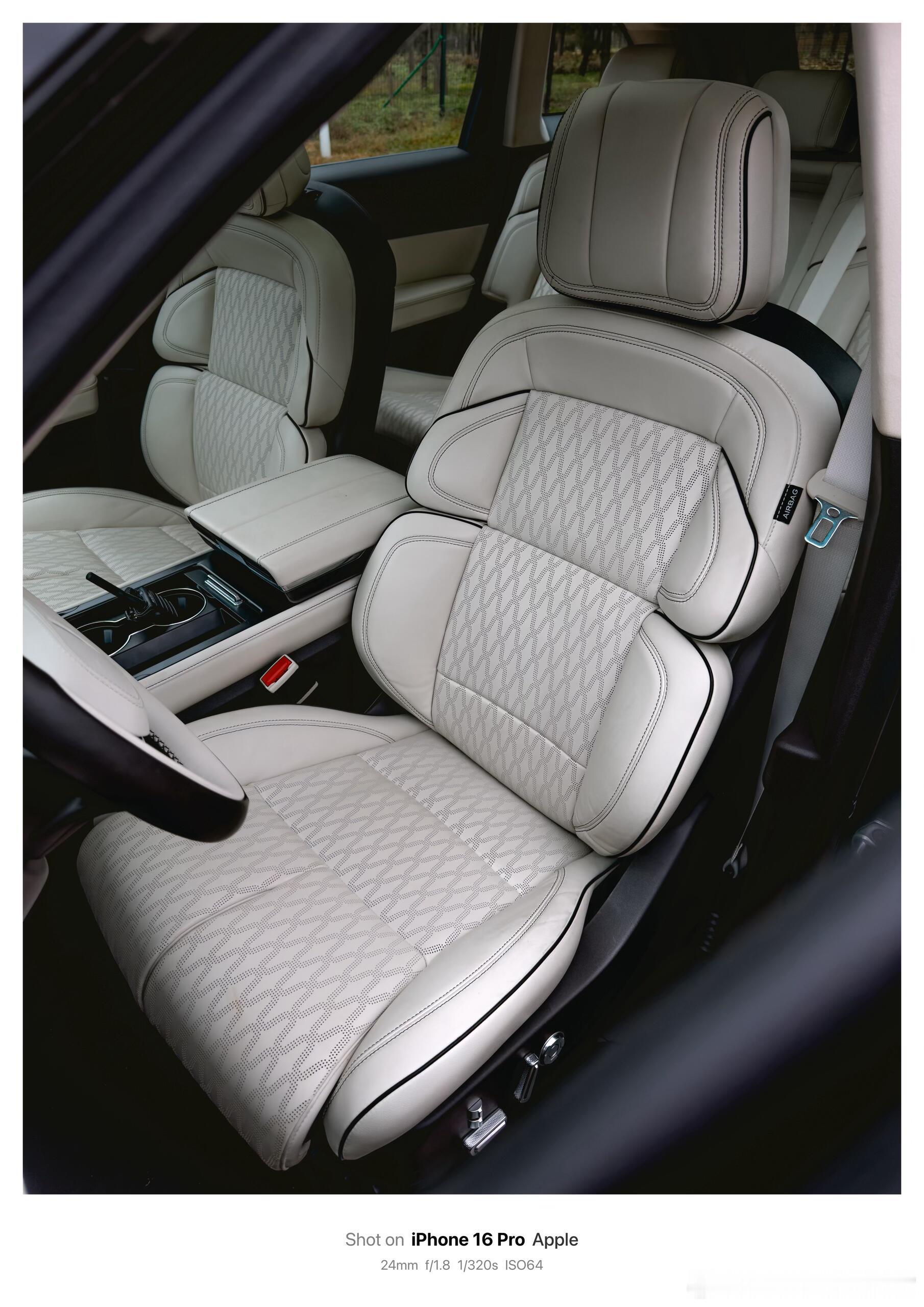 绝对是一台被低估的车，尤其是内饰，林肯航海家这个24向调节的座椅太舒服了，还有横