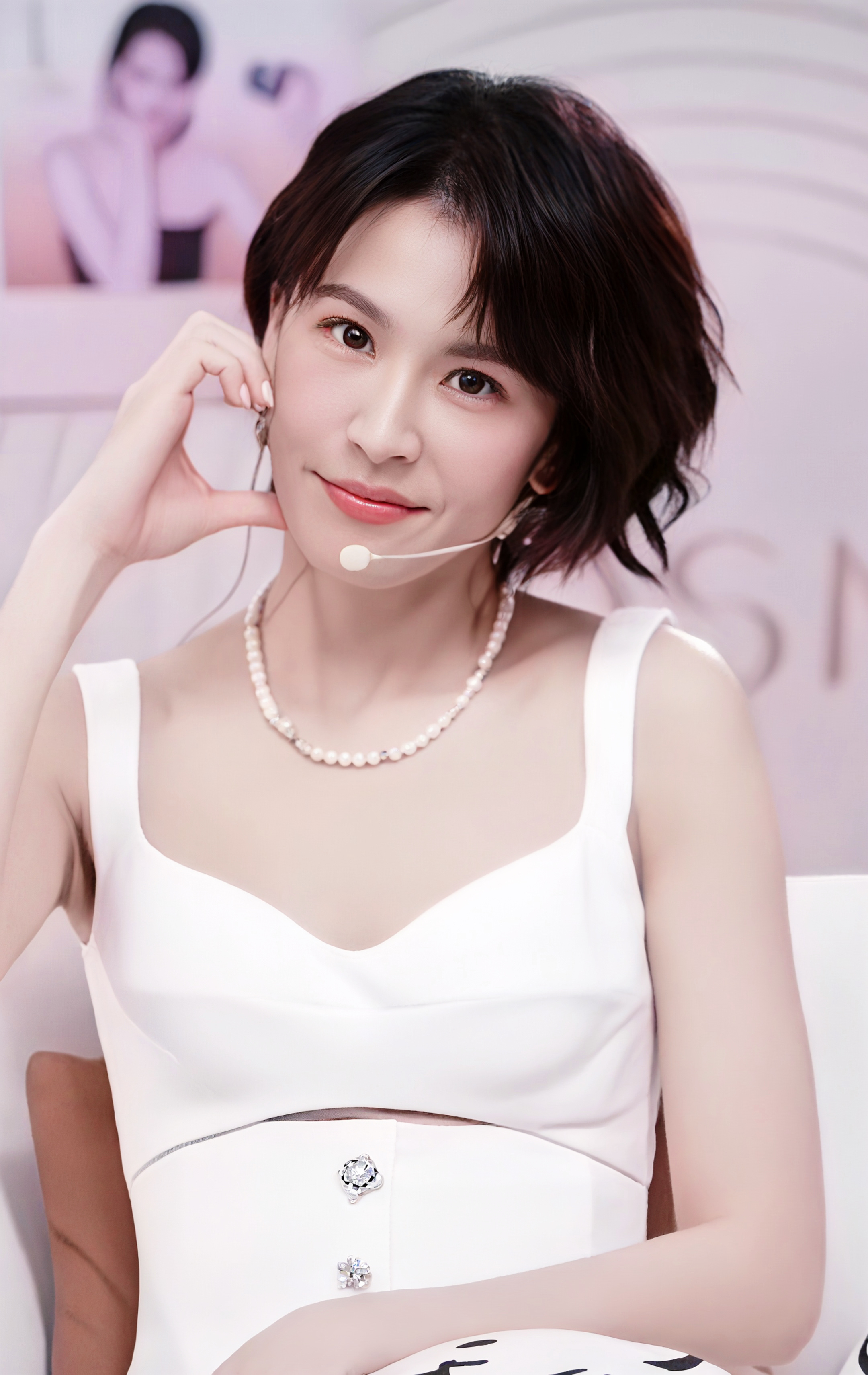 曾沛慈浪姐涨粉超130万  冰美式很喜欢曾沛慈 曾沛慈直播好可爱啊，可爱又称职的