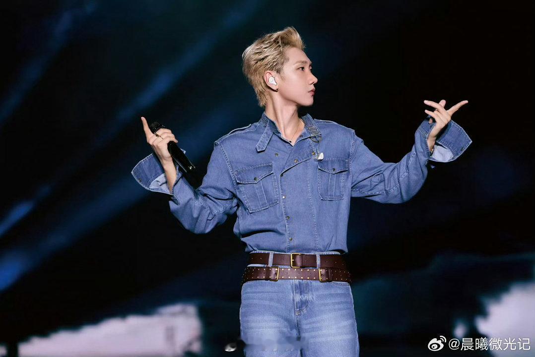 汪苏泷听到这个梆梆会梆梆给两拳 全场跟着一起梆梆的时候真的太好笑了，汪苏泷一个人