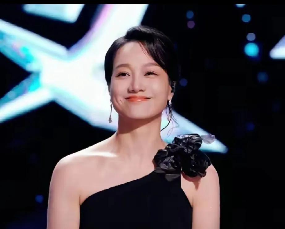 6日凌晨两点，朱丹深夜感性发文，原来是感谢爱奇艺让她再圆主持梦！此前，她因主持口