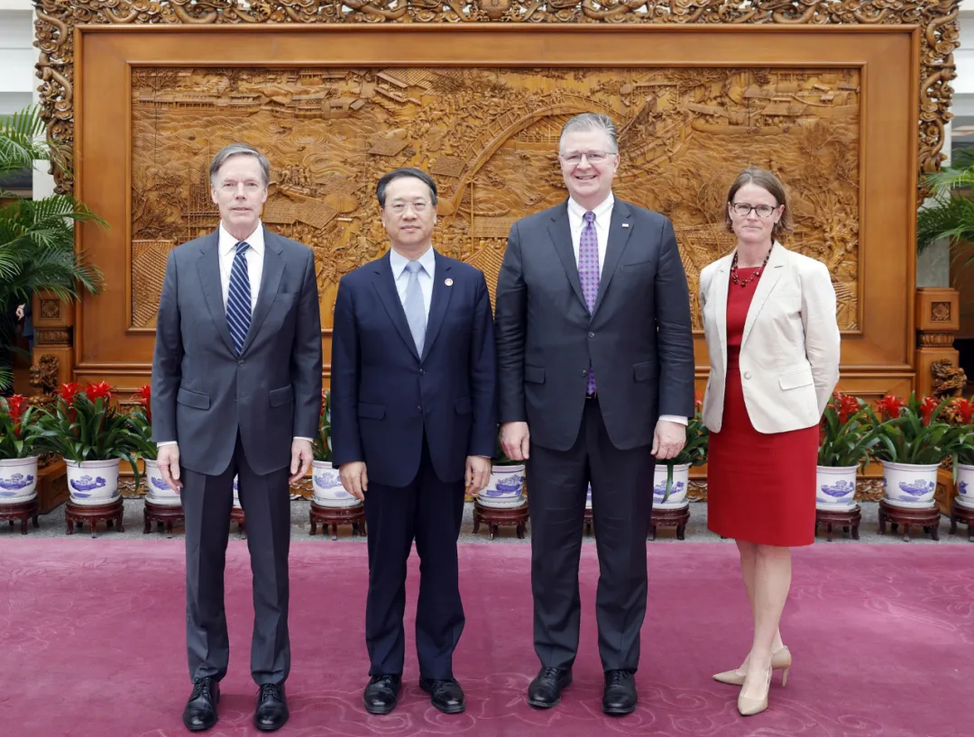 马朝旭要求美国做到“四停”今天，外交部副部长马朝旭会见美国驻华大使伯恩斯、美国国