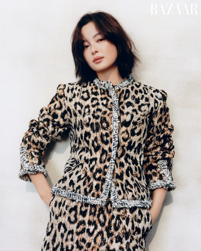 穿豹纹的辛芷蕾好美