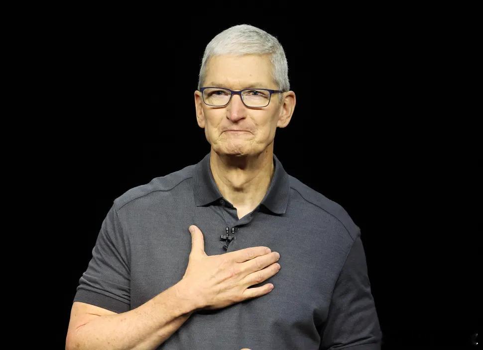 Tim Cook在这两天的内部财报会议上带头表示：最快会在年底将chatGPT集