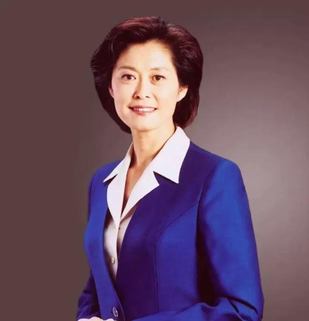 敬一丹突然去世，心中有很多感慨——她算是我们一代人对于新闻女主播的最早记忆。
当