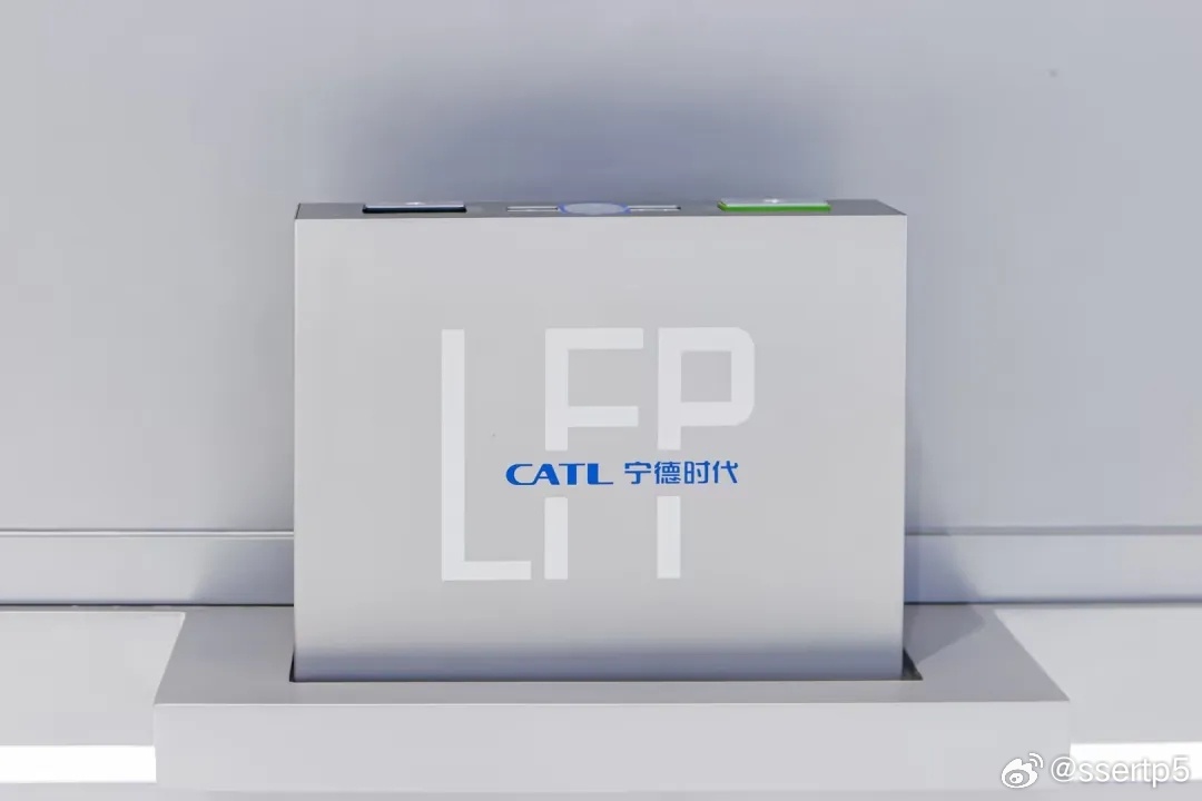 宁德时代出了一款循环15000周的储能专用钠电池，尺寸与自家587Ah储能电芯一