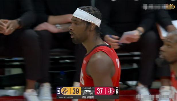 我强烈建议火箭立刻裁掉累赘伊森！在今天火箭主场迎战湖人的强强对话中，目前双方半场