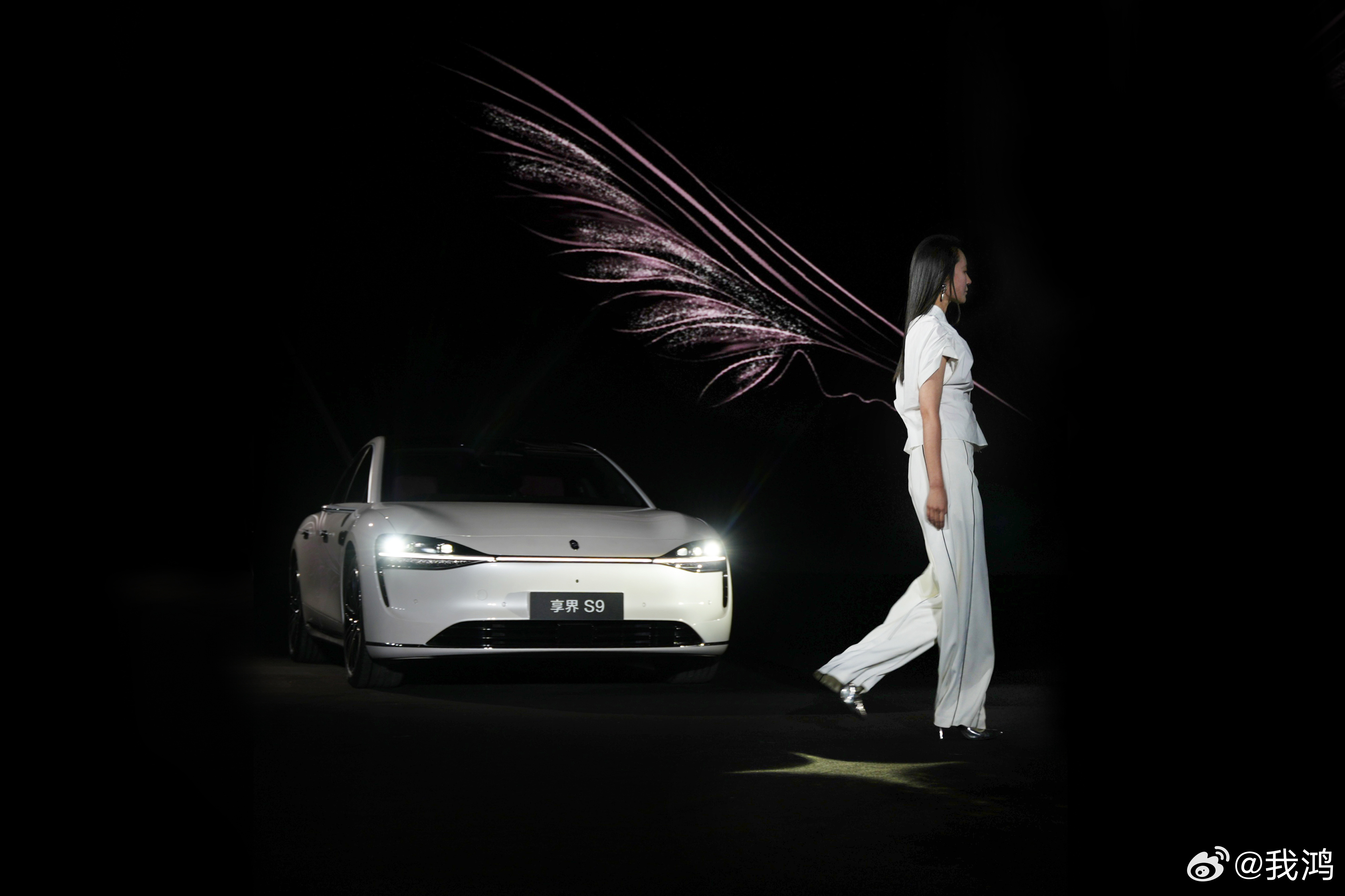 享界粉白新车色亮相北京时装周 AW2026北京时装周享界时尚之夜暨「寰宇春辰」发