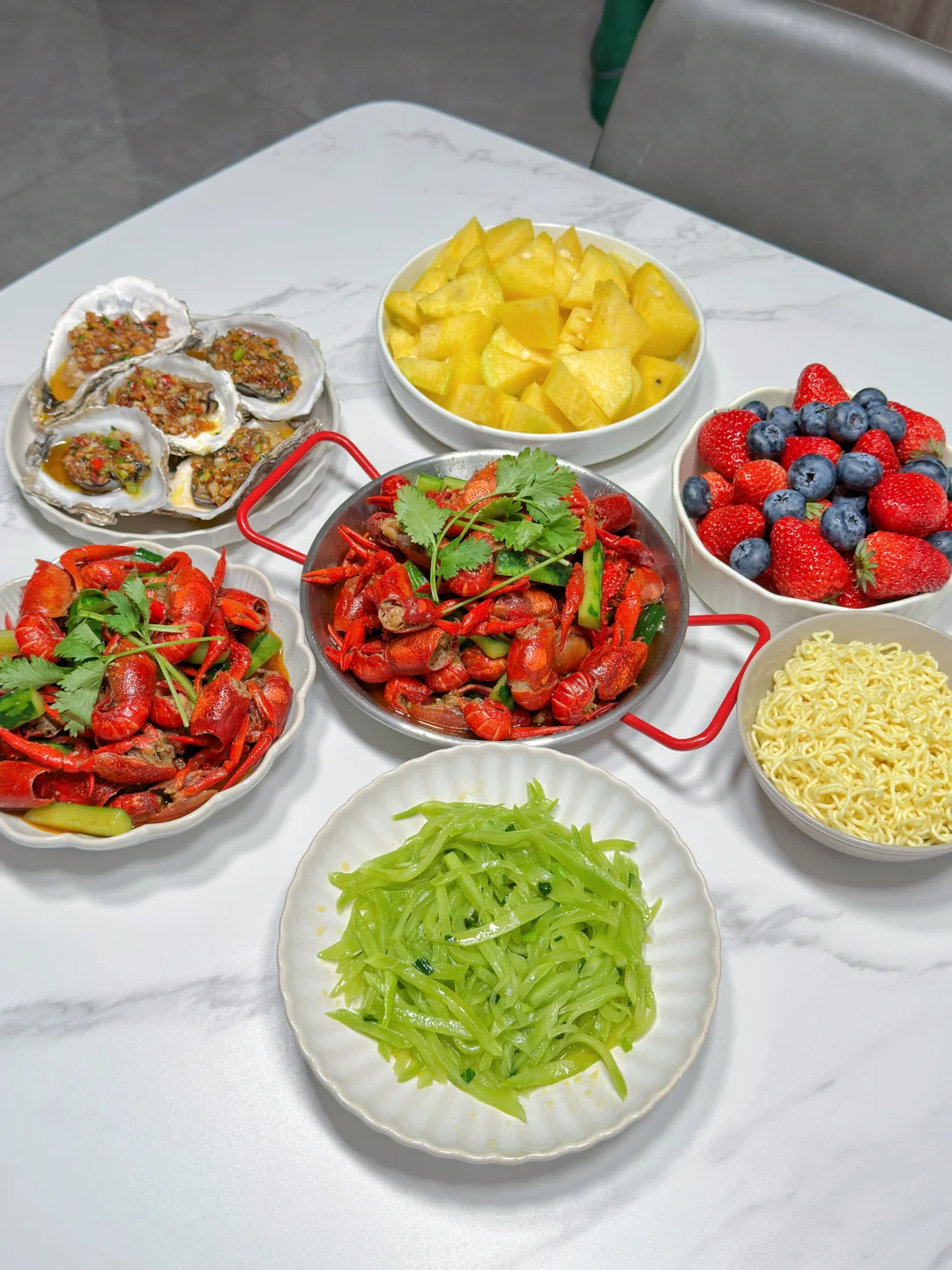 ✅晚餐分享｜十三香小龙虾➕蒜泥生蚝➕葱油莴苣