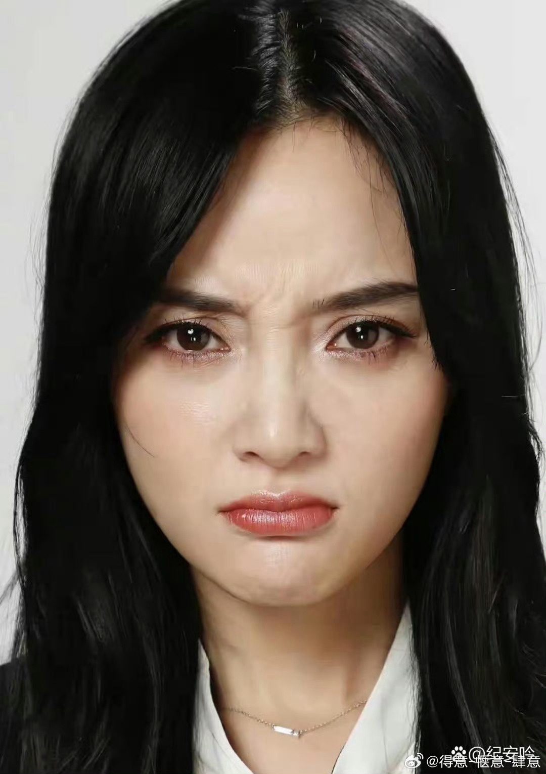李小璐都43了‏﻿，双‌眼皮‍割得也太宽了⁠﻿‌吧，欧⁠‍⁠式大双真的‏⁠不好看