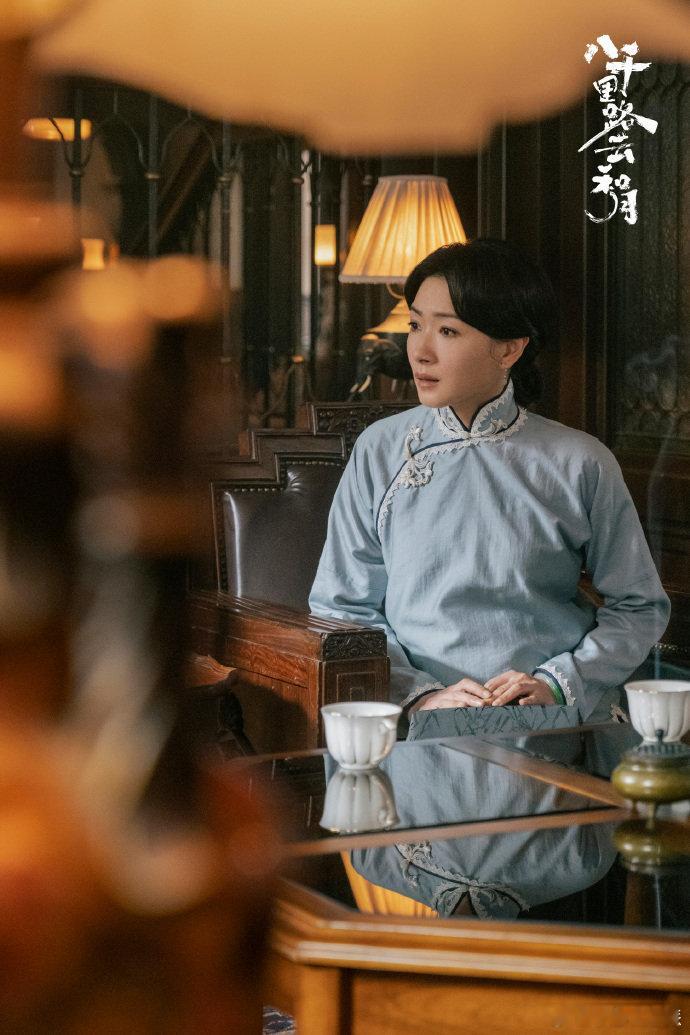 丁玉娇淋过雨所以想给别人撑伞 追《八千里路云和月》真的被丁玉娇戳中软肋，自己啃着