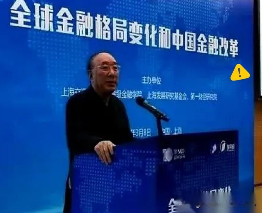 老黄出事这几天，他儿子算是被全网扒了个遍。从前人人说“虎父无犬子”，转头就改口嘲