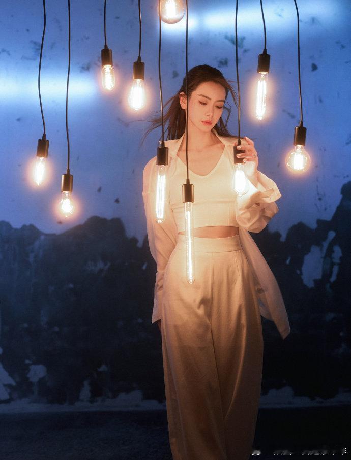 美女姐姐的实力真的很棒，真的好爱这样的美女#戚薇[超话]# ​​​